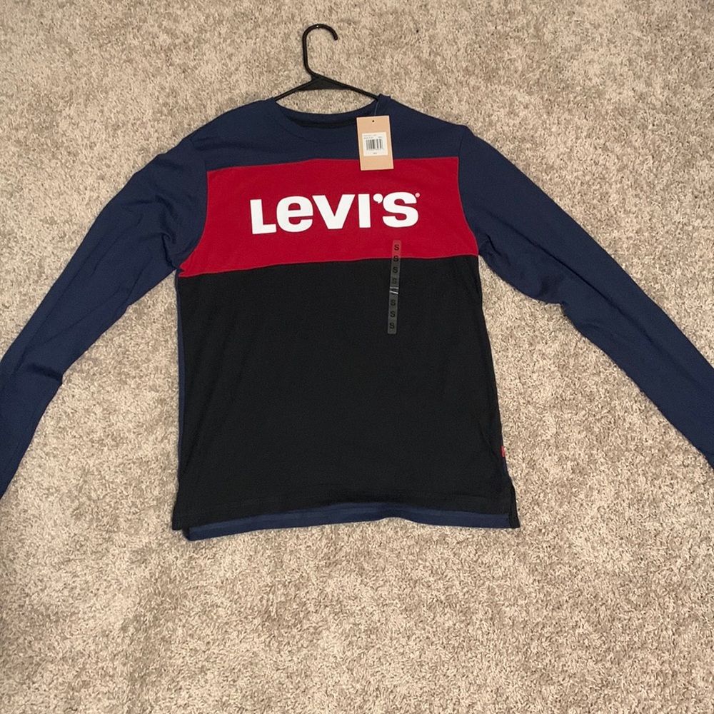 Small Long sleeve Levi’s tee